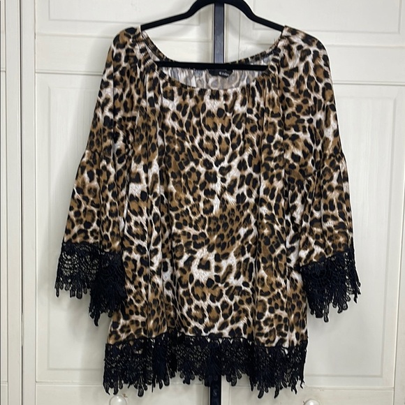 Ali Miles Tops - Ali Miles Women's Animal Print Lace Hem 3/4
Sleeve Round Neck Blouse Sz 2X